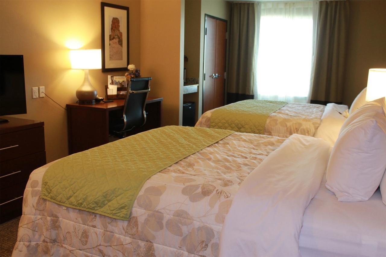 Heartland Inn And Suites Wheatland 外观 照片