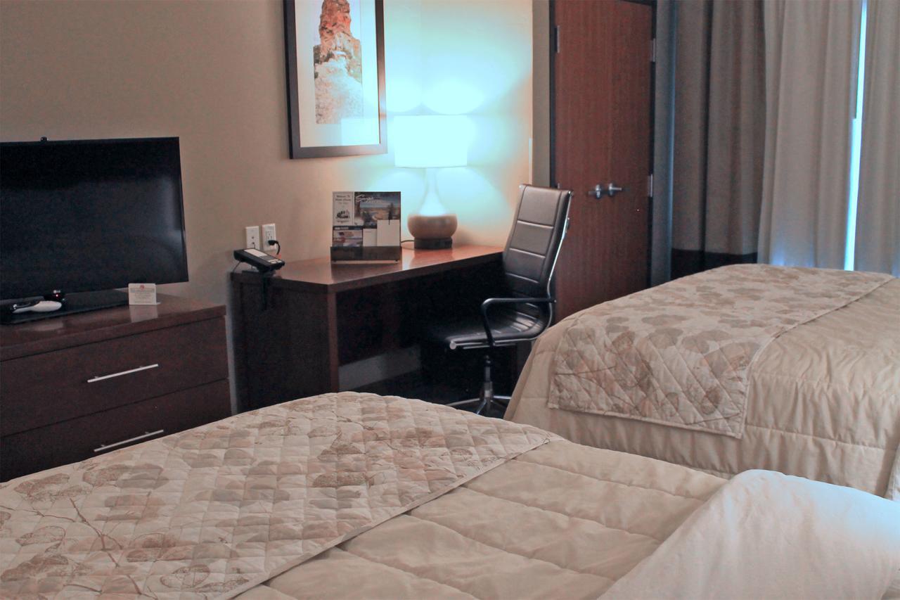 Heartland Inn And Suites Wheatland 外观 照片