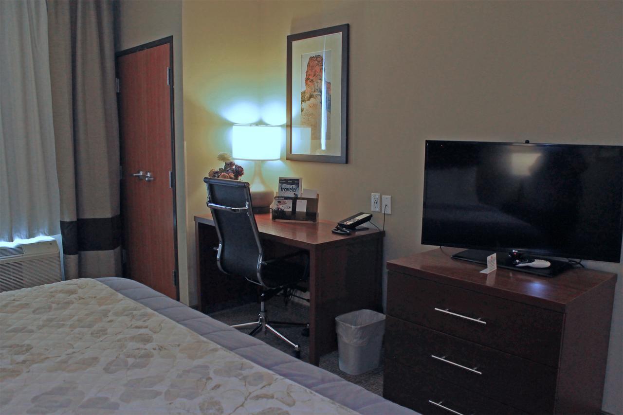 Heartland Inn And Suites Wheatland 外观 照片